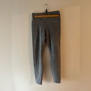 Lululemon wunder under high rise tight 28”
Colour: washed luna 
Full on luxtreme